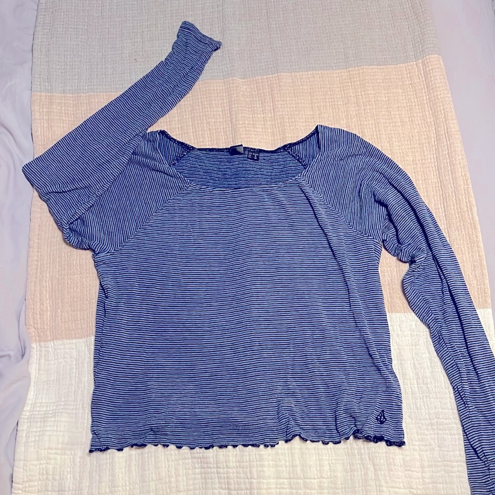 Long sleeve striped crop top Volcom brand shirt. Size 4/6.
